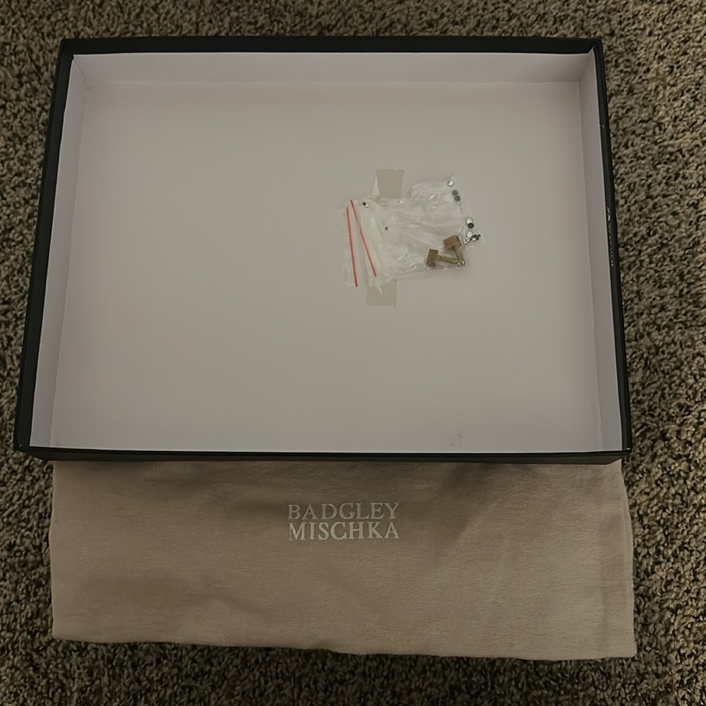 Badgley Mischka - Roxy Ivory Satin Size 10 - Picture 4 of 5